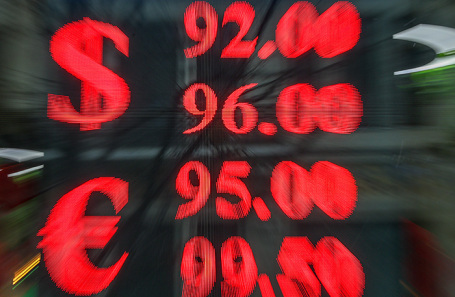 Рубль заметно укрепился к основным валютам