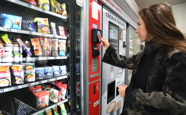 
                    Бизнес заявил о риске демонтажа части автоматов с кофе и едой в Москве

                