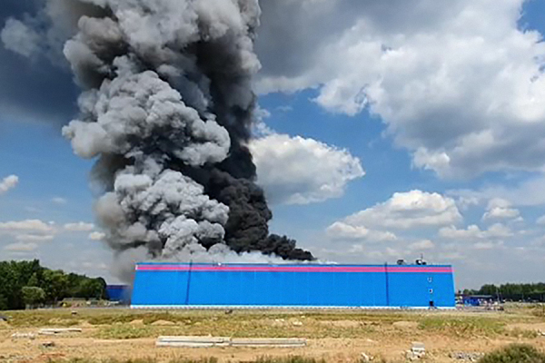 
                    Ozon подал миллиардный иск к владельцу своего сгоревшего склада

                