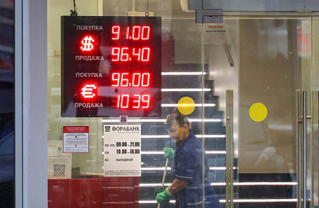 Доллар по 89 рублей: российская валюта заметно укрепилась