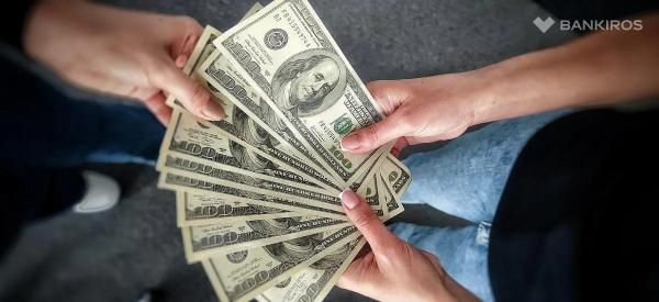 Почему банки не принимают &laquo;старые&raquo; доллары?