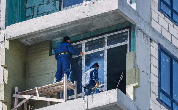 
                    Бизнес оценил риски из-за запрета труда мигрантов на вологодских стройках

                