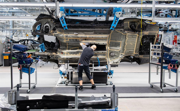 
                    Мантуров назвал условия возвращения в Россию иностранных компаний

                