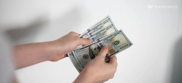 Юрист раскрыл, как мошенники обманывают россиян на фоне колебаний курса доллара Юрист раскрыл, как мошенники обманывают россиян на фоне колебаний курса доллара