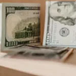 Доллар впервые с ноября 2024-го упал ниже 96 рублей: что происходит с курсом