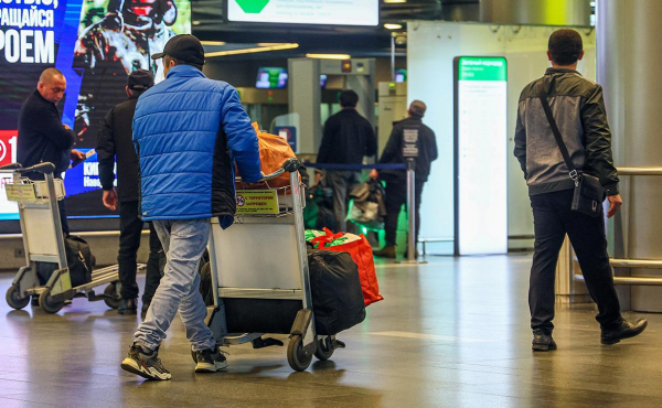 ФАС завела дело из-за высоких цен на воду во Внуково
ФАС завела дело из-за высоких цен на воду во Внуково