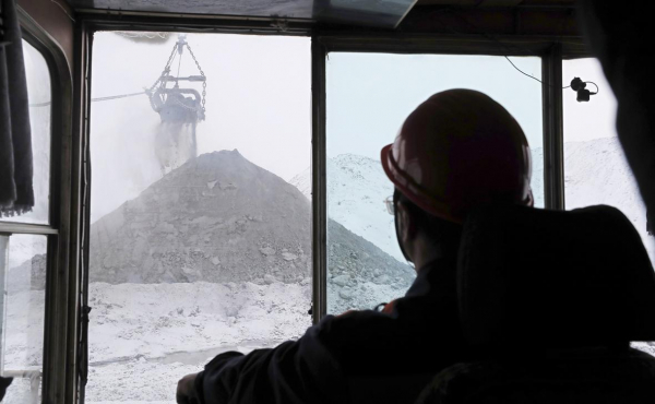 
                    Кемеровский губернатор рассказал об угрозе выживанию угольной отрасли

                