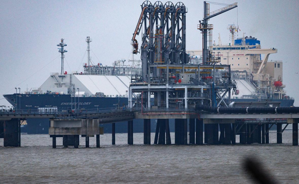 
                    &laquo;Ъ&raquo; узнал о плане НОВАТЭКа перенести перевалку СПГ из Европы в Россию

                