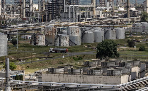 
                    Хорватия предложила помочь сербской компании из-за санкций против России

                