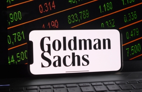Bloomberg: Goldman Sachs и JPMorgan предлагают производные инструменты, привязанные к рублю