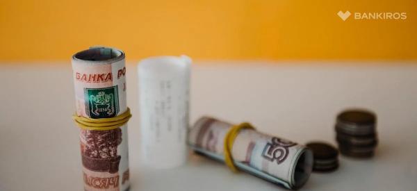 Россиянам объяснили, почему курс доллара падает, а цены на товары продолжают расти