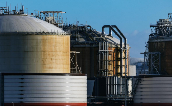 
                    Bloomberg узнал о паузе в поставках СПГ из США крупнейшему покупателю

                