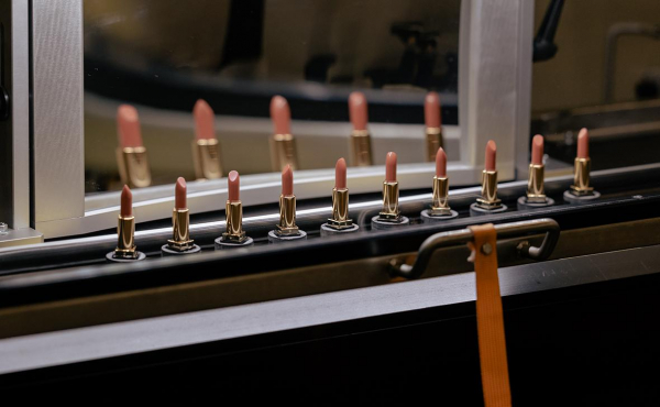 
                    L'Oreal предостерег ЕС от &laquo;красного флага&raquo; на косметику в торговой войне

                