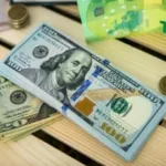 Рубль ждет девальвация? Прогноз курса доллара, евро и юаня на весну 2025