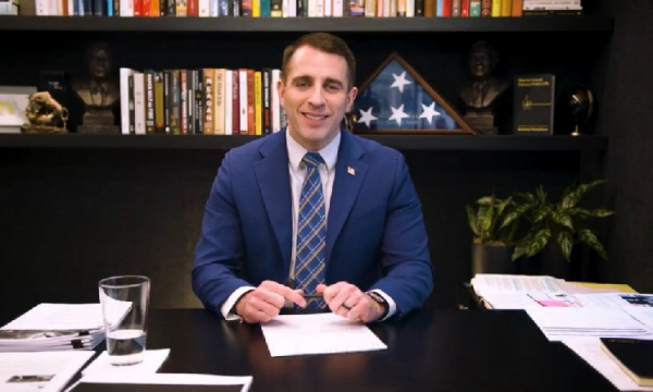 Энтони Помплиано: &laquo;Трамп намеренно обрушил рынки, чтобы снизить процентные ставки&raquo;