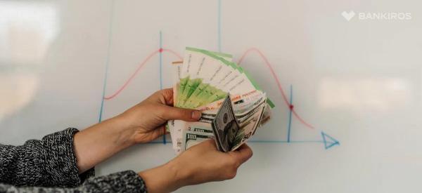 Экономист оценил шансы падения курса доллара до 60-65 рублей