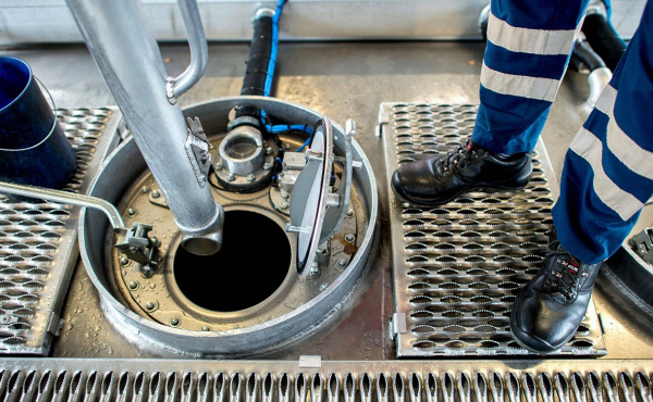 
                    Единственный подсанкционный нефтетрейдер в ЕС попросил снять ограничения

                