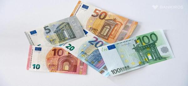 В марте курс евро обновил двухлетний минимум: чего ждать в апреле 2025?