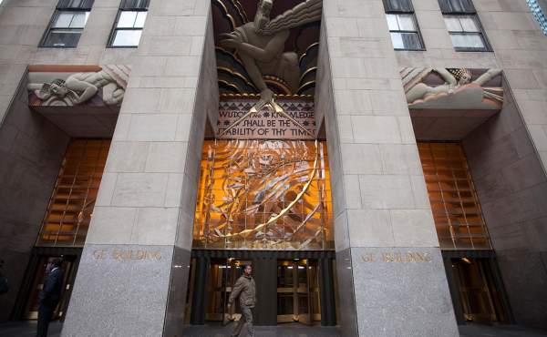 
                    Зарплата глав компаний в США впервые за 10 лет не достигла $100 млн

                