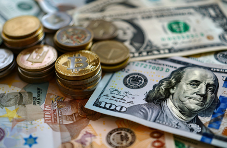 Центробанк продлил ограничения на снятие наличной иностранной валюты