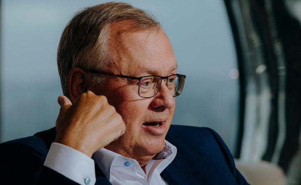 
                    Костин ответил на вопрос о западном бизнесе фразой про российский бигмак

                