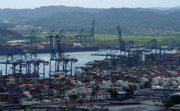 
                    Американские инвесторы получат контроль над портами в Панамском канале

                