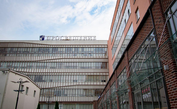 
                    &laquo;Ведомости&raquo; узнали о продаже доли &laquo;Сбера&raquo; в группе &laquo;Просвещение&raquo;

                