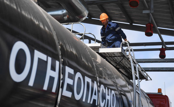 
                    Брокеры предложили перевести торги топливом на срочный рынок

                