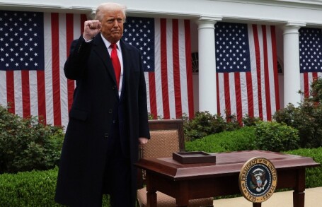 &laquo;День освобождения&raquo;: Трамп обложил повышенными пошлинами импорт из десятков стран