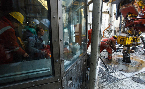 
                    Цена российской нефти Urals за первые дни апреля упала на 15%

                