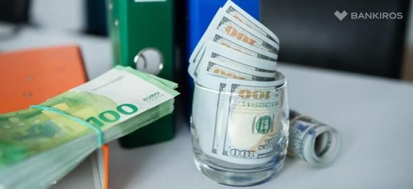 Аналитик дала прогноз курса валют до конца недели: почем будут доллар и евро?