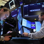 Обвал на Уолл-стрит и рост юаня. Обзор финансового рынка от 3 апреля