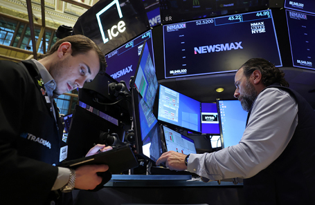 Обвал на Уолл-стрит и рост юаня. Обзор финансового рынка от 3 апреля