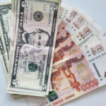 Что может обвалить рубль до 100 за доллар? Прогноз