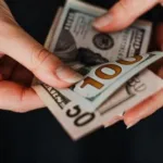 Ждать обвала или роста? Аналитики в США дали неожиданный прогноз по доллару