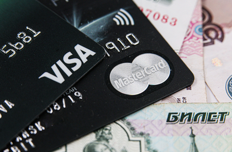 Банки стали жестче относиться к клиентам, которые пользуются кредитками только в беспроцентный период
