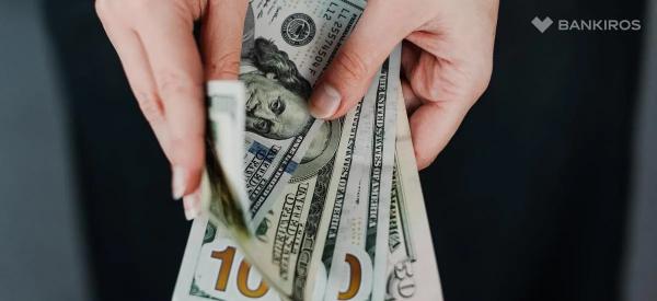 Сколько будут стоить доллар и евро в апреле-июне? 