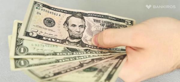 Эксперт сообщил, чем закончится &laquo;странное&raquo; укрепление рубля к доллару