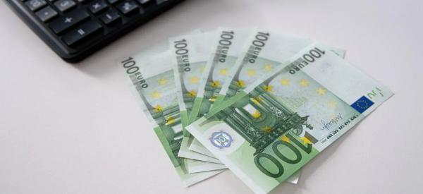 Евро может упасть до 84 рублей уже в июне: прогноз эксперта