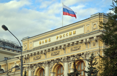 ЦБ немного поднял курс доллара и значительно опустил курс евро