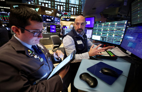 Снижение на Мосбирже и намерение ФРС пересмотреть ДКП. Обзор финансового рынка от 15 мая