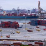 Порты США призывают отменить тарифы на фоне падения импорта