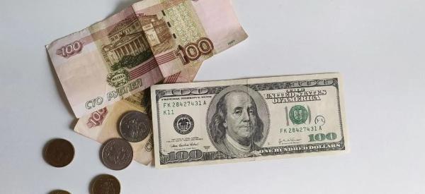 У рубля впереди непростой период: чего ждать на валютном рынке в ближайшее время