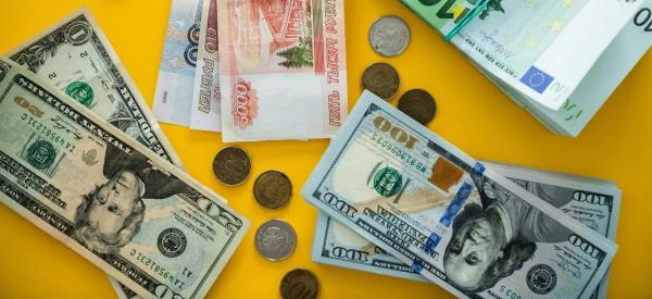 Доллар может вырасти на 35% и достичь 107: россиян предупредили об обвале рубля