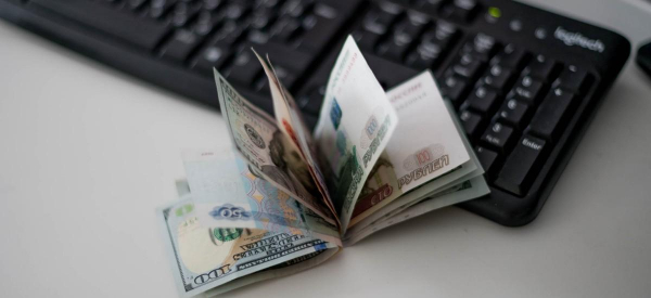 Курс доллара принудительно поднимут выше 100 рублей во втором полугодии