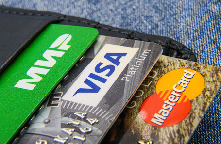 Власти предложили создать систему учета всех банковских карт у россиян