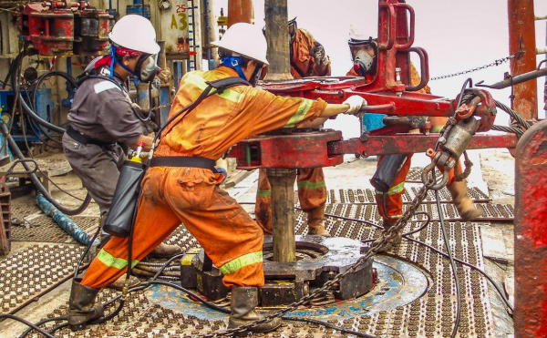 
                    Цена российской нефти Urals упала ниже $50
                