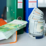 Сколько будут стоить доллар, евро и юань до конца недели: аналитик назвал цифры