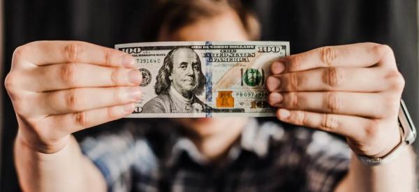 Вернется ли доллар на трехзначный уровень в 2025 году? Прогноз экономиста