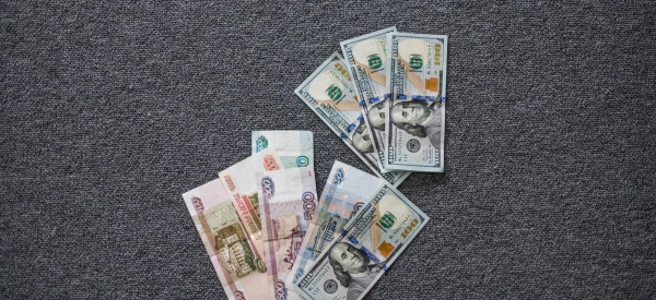 Доллар подорожает к лету: почему и насколько упадет рубль